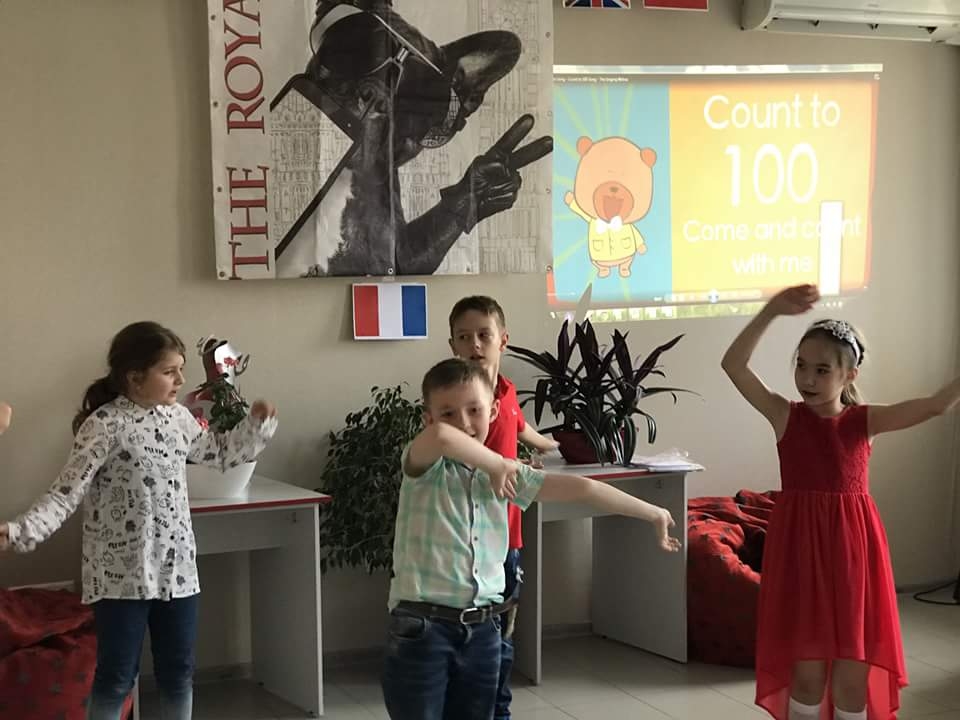33300373_2352683768078697_3296387872126402560_n